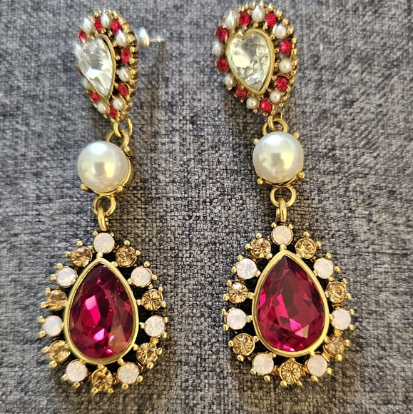 Red earings - Picture 4 of 5